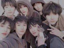 一男子和一女子拔萝卜可看全身